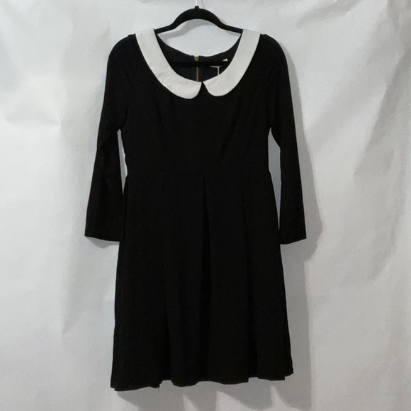 Black dress with white collar - Picture 1 of 8